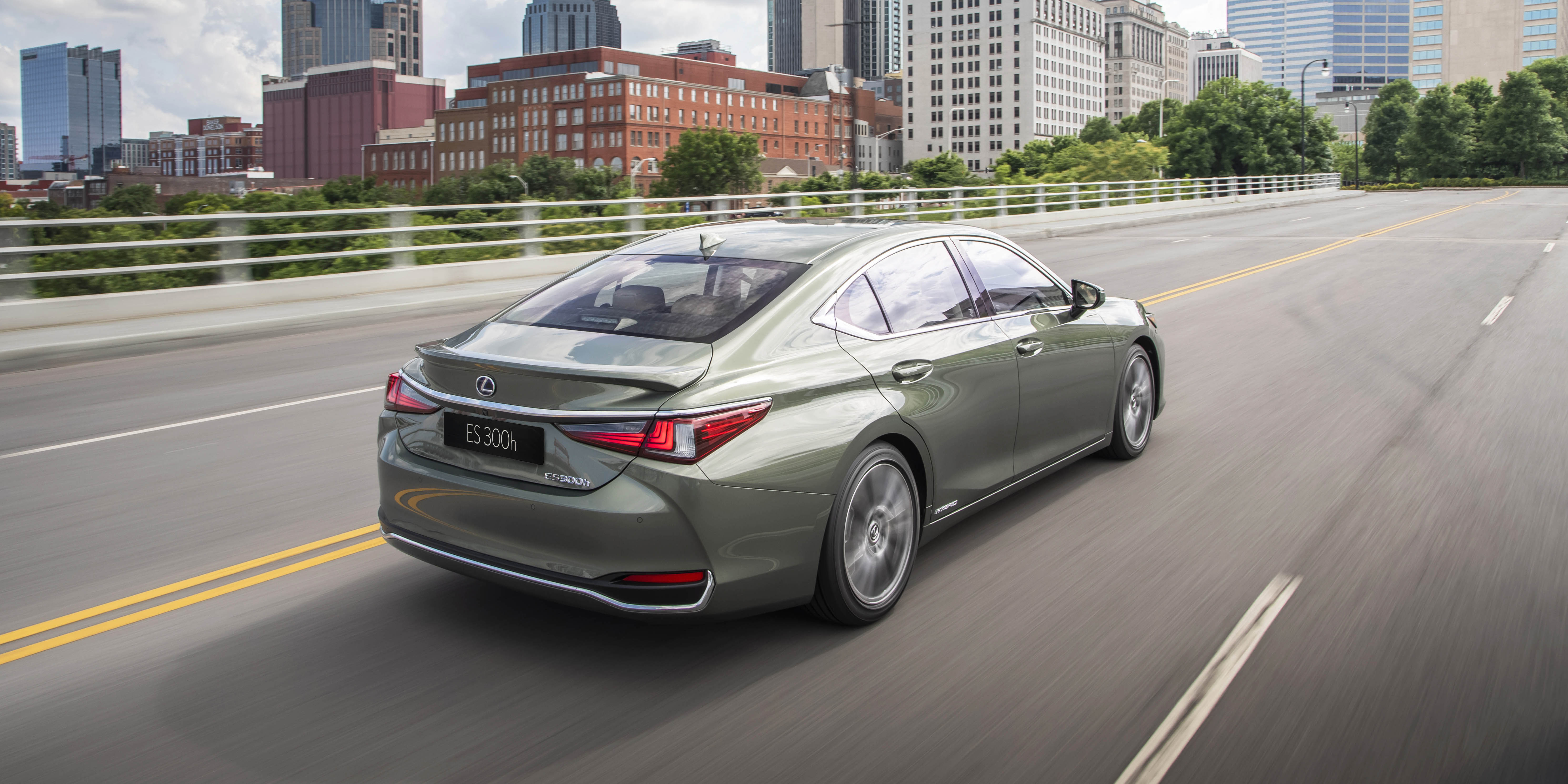 Lexus ES Review carwow