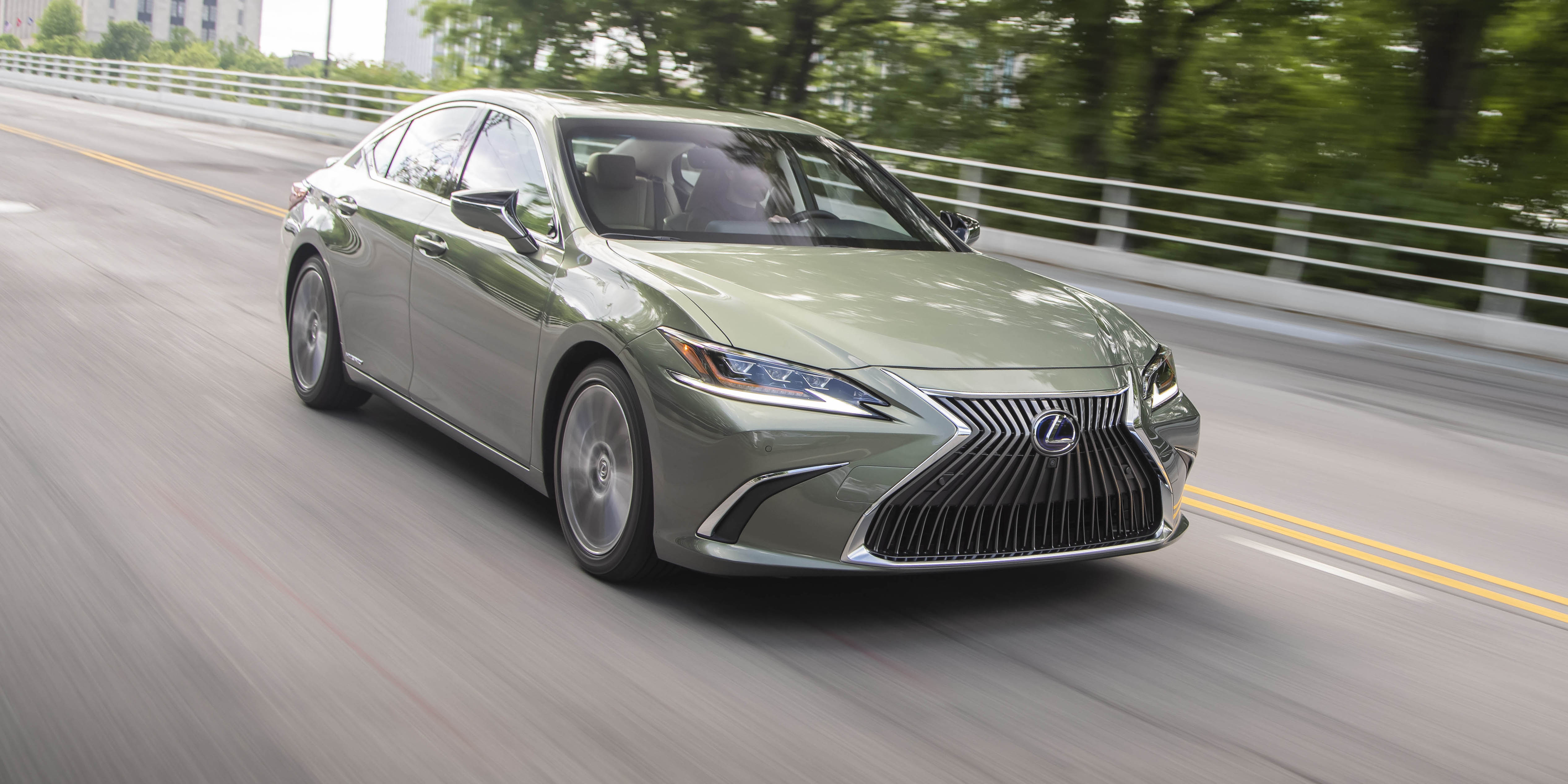 Lexus ES Review carwow