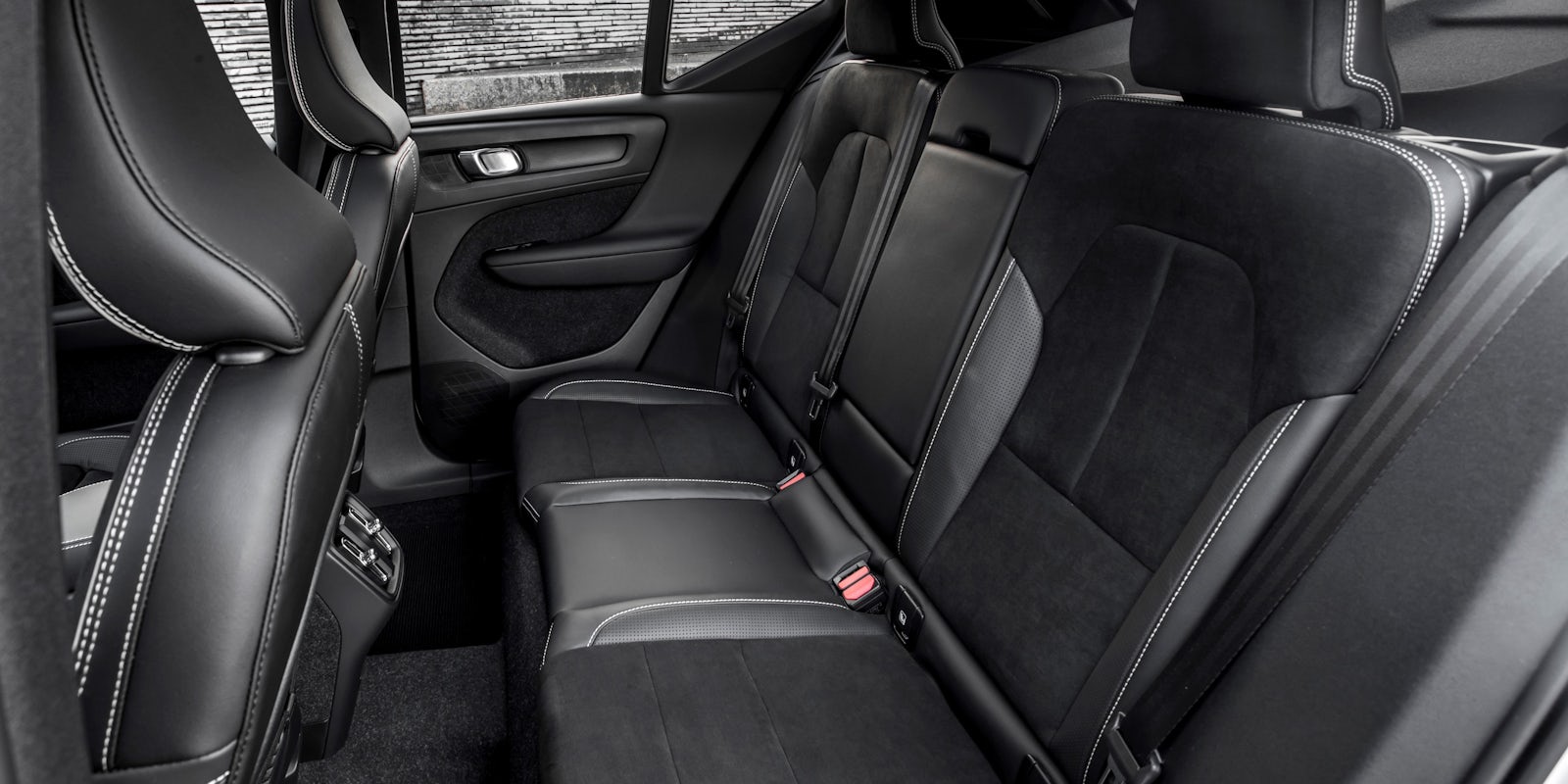 Volvo XC40 Boot Space Dimensions Carwow volvo-xc40-boot-space-dimensions-carwow