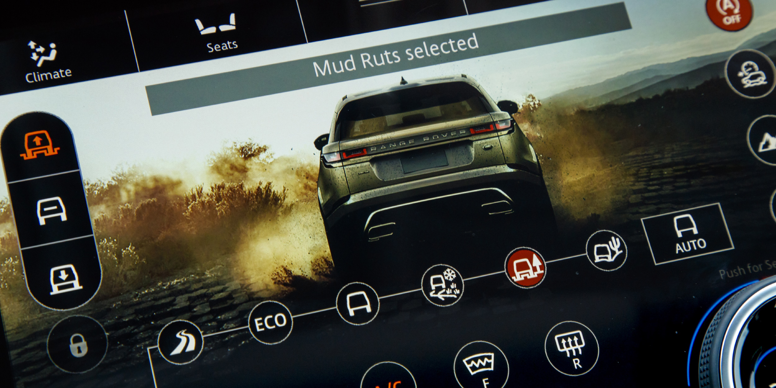 Land Rover Range Rover Velar interior and infotainment | carwow