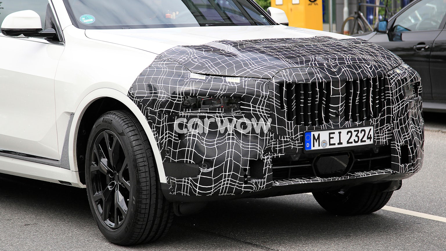 New 2022 BMW X7 facelift spotted: price, specs and release date | carwow