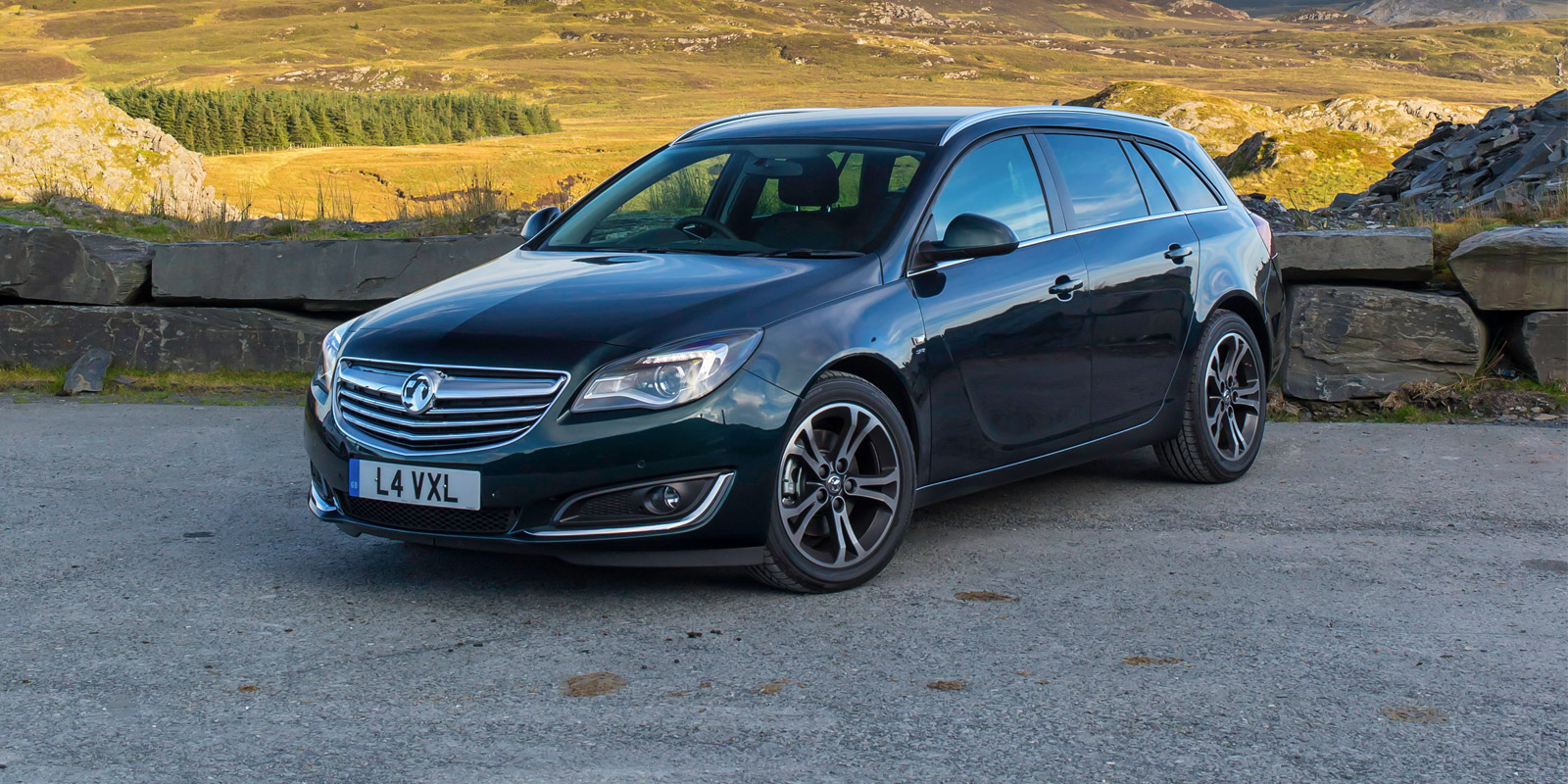 Vauxhall Insignia and Sports Tourer sizes and dimensions guide carwow