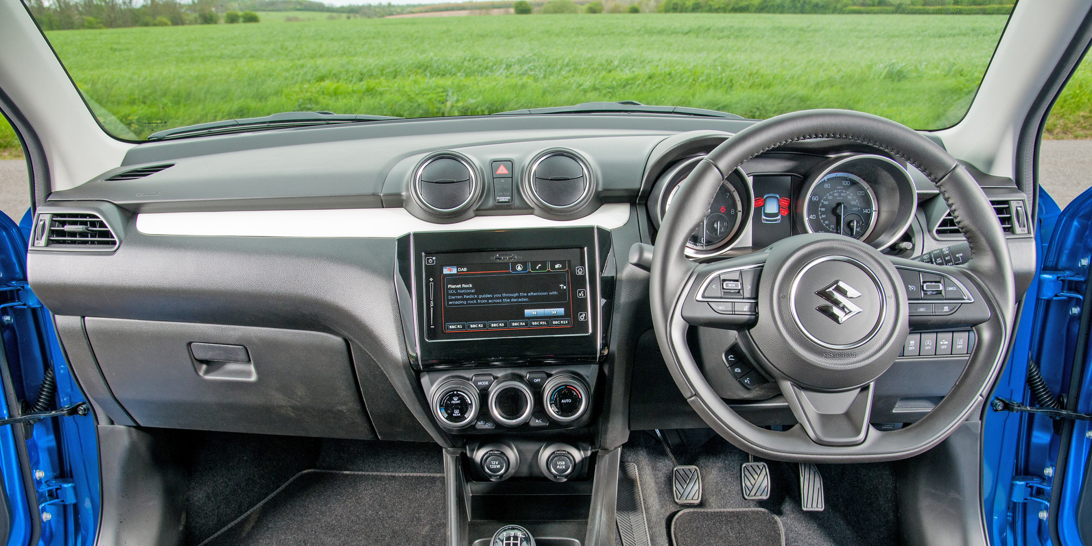 Suzuki Swift Interior & Infotainment carwow