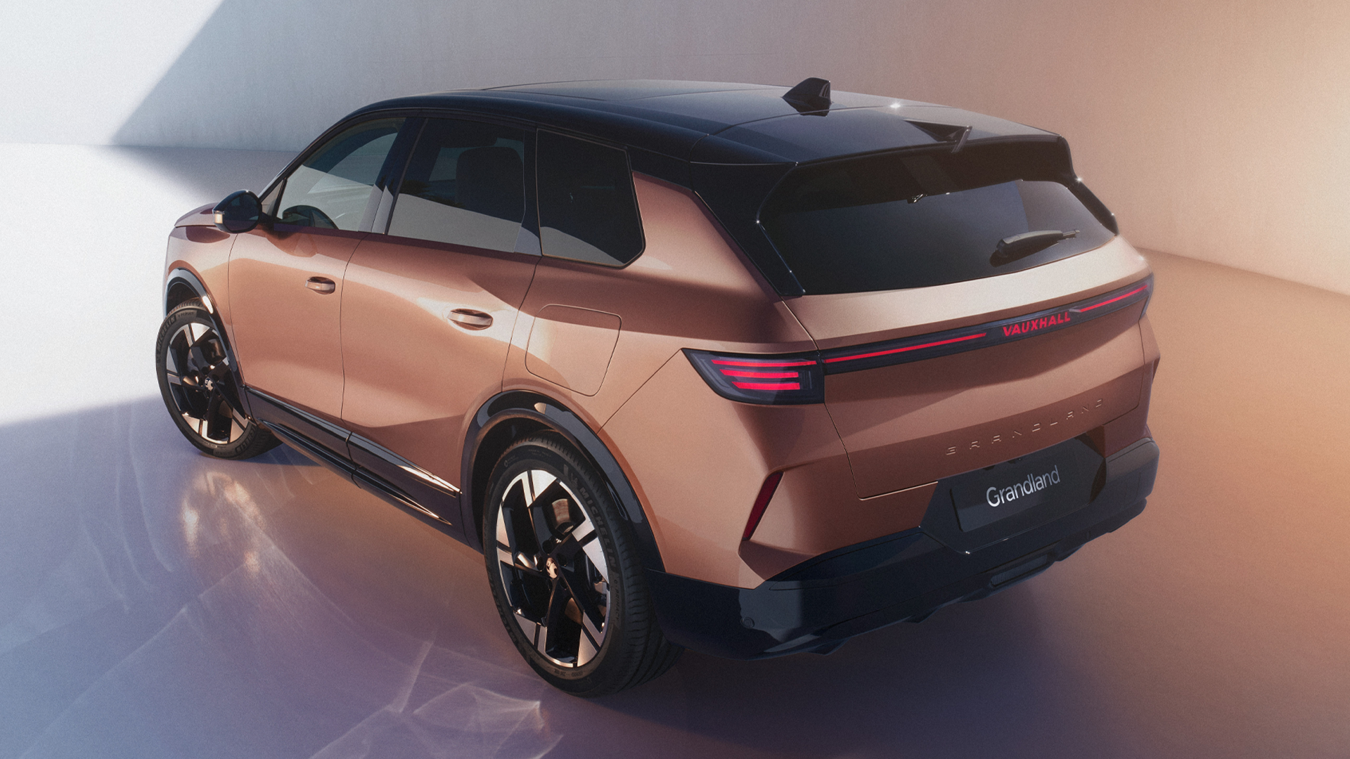 New Vauxhall Grandland revealed an allelectric SUV with 435 miles of