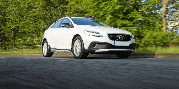 impuls spil ihærdige Volvo V40 Cross Country Review 2023 | Drive, Specs & Pricing | carwow