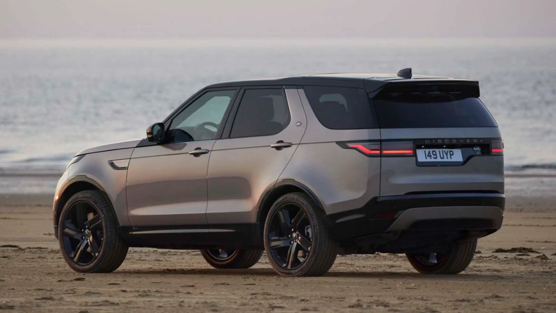 Land Rover vs Range Rover | Carwow