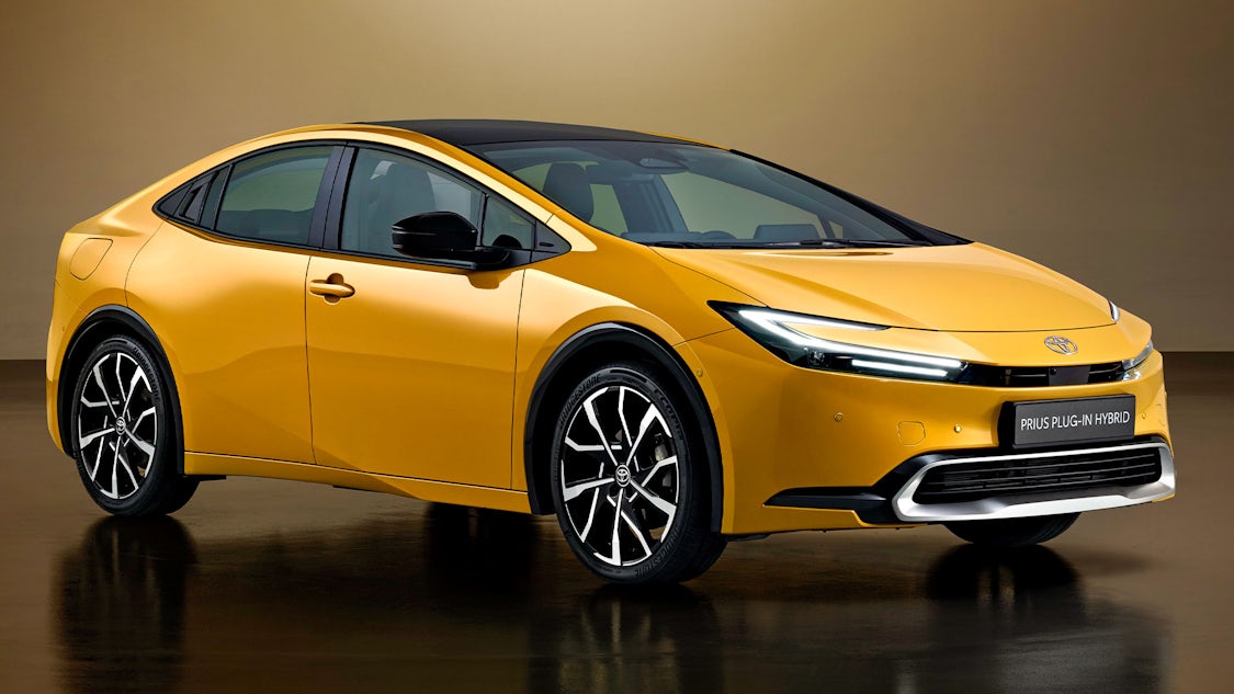 New Toyota Prius revealed UK's forbidden fruit in detail carwow