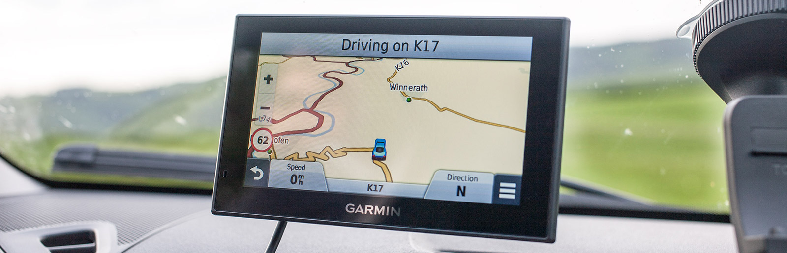 TomTom GO 5000 vs Garmin nüvi 2599LMTD review carwow