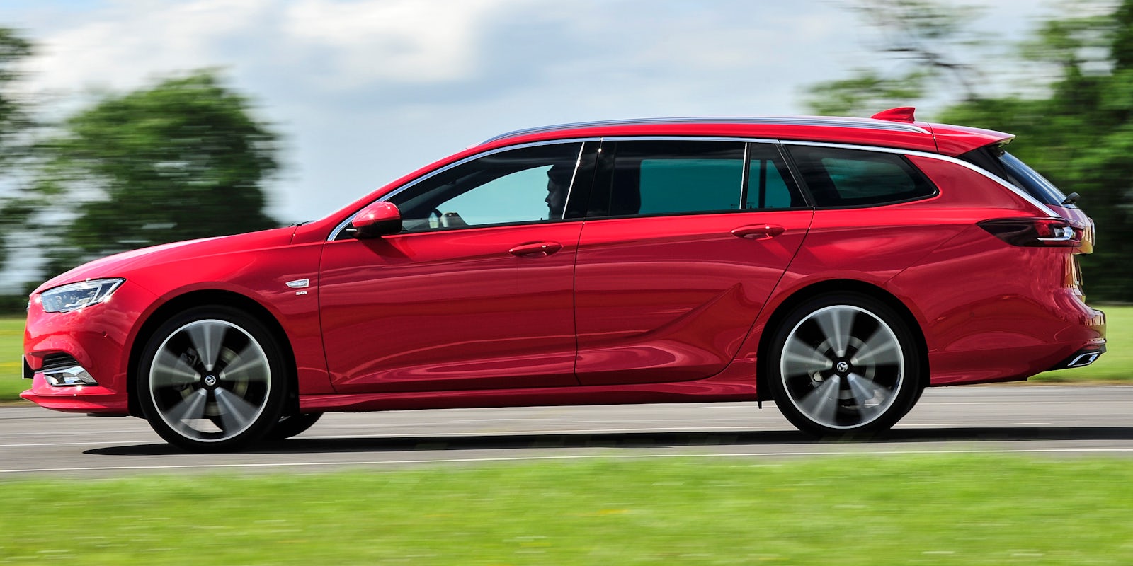 Vauxhall Insignia Sports Tourer Car Reviews 2018 Vauxhall Insignia Sports Tourer Review Carwow